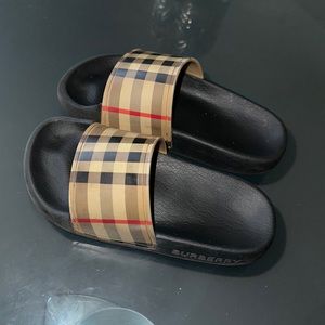 Toddler BURBERRY slides. Size 27. Great condition